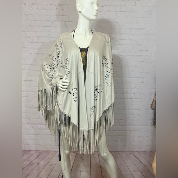 LENA GABRIELLE NEW YORK laser cut micro suede women’s shawl poncho in Grey OSFA - Picture 3 of 17